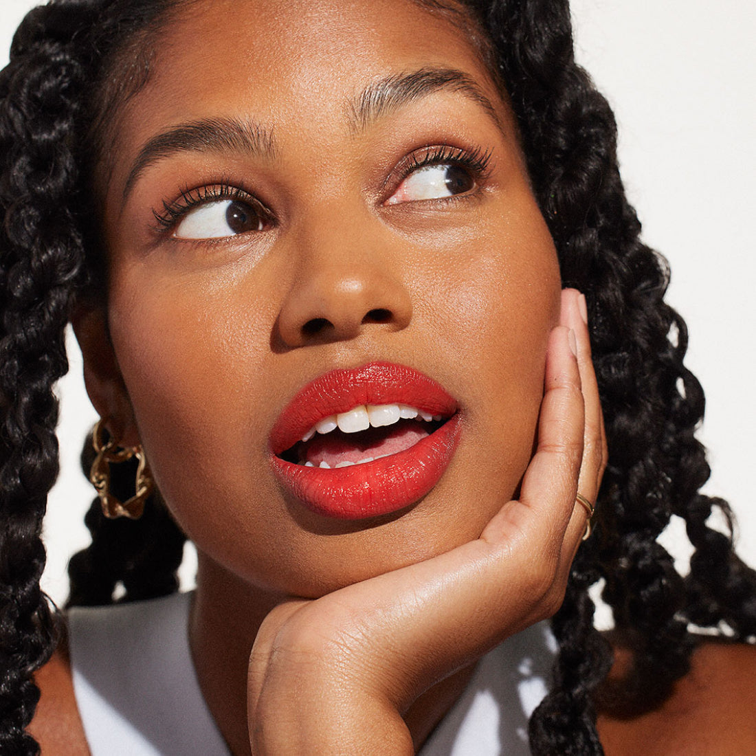 asked-answered/how-to-wear-sunscreen-and-makeup