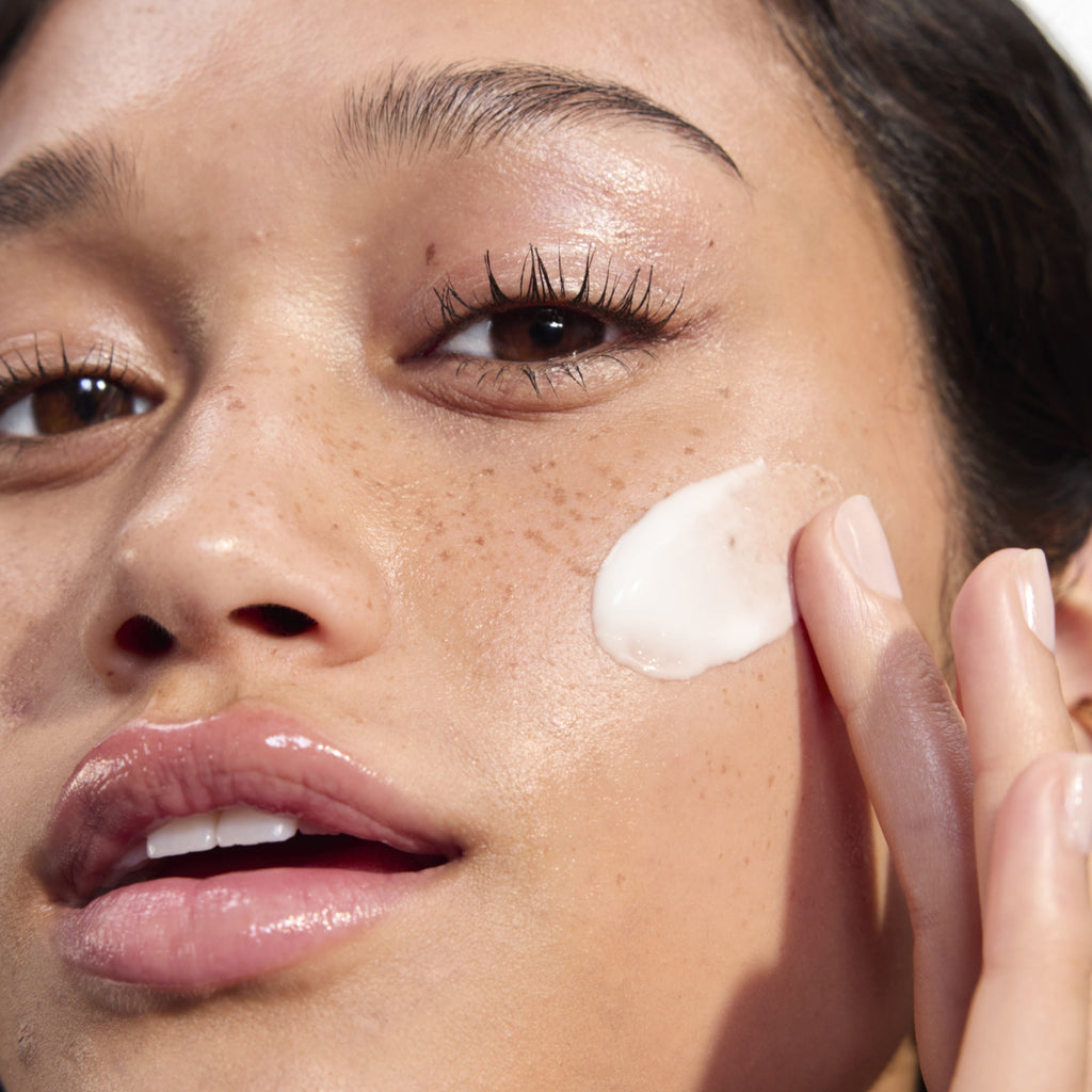 4 Reasons Your Face Gets Sunburned, Even When You Wear Sunscreen